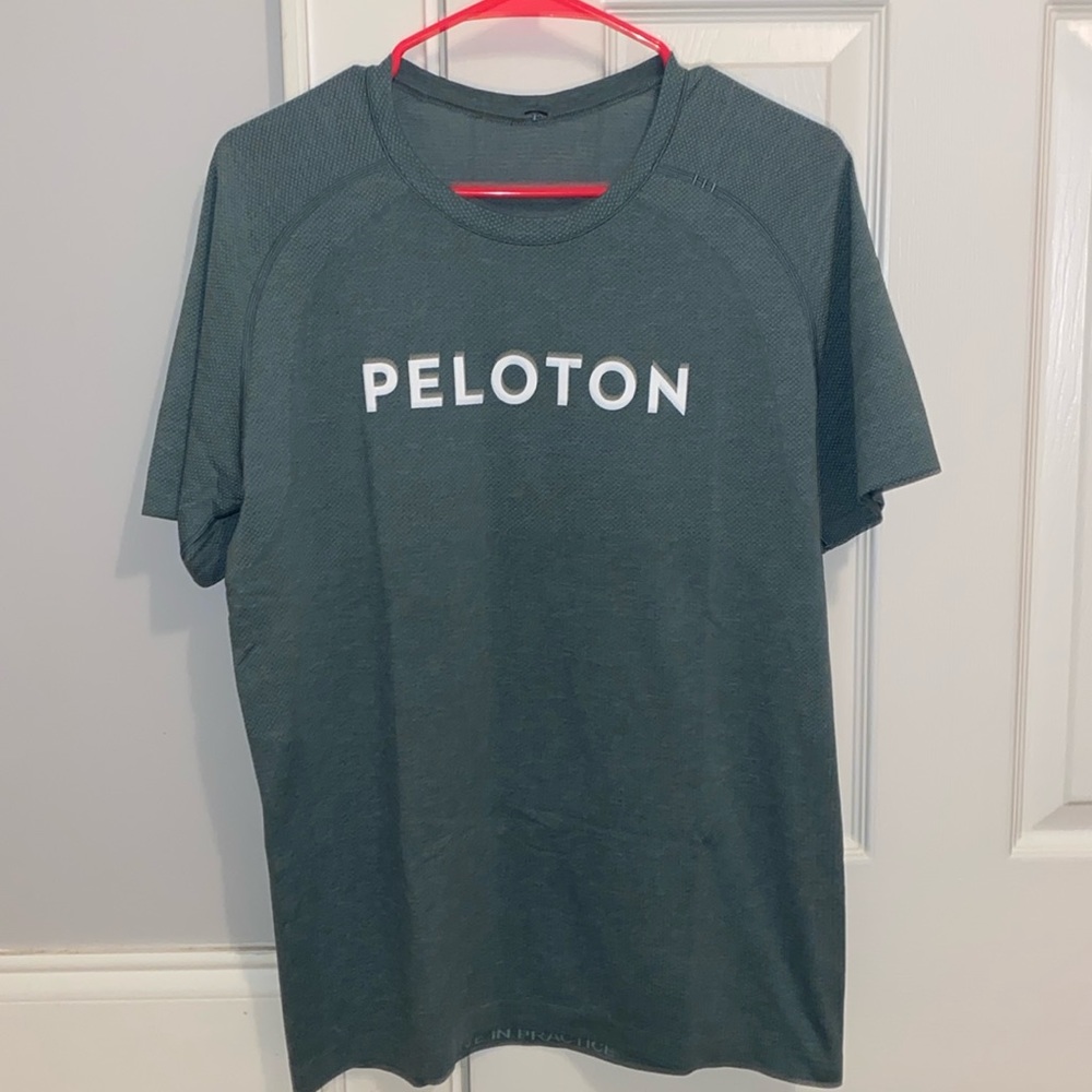 Lululemon peloton men’s medium dry fit shirt.
